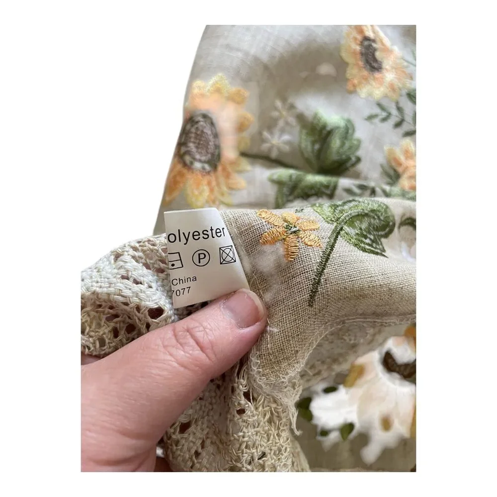 NIB Vintage Embroidered Sunflower Square Tablecloth Table Topper 33x33